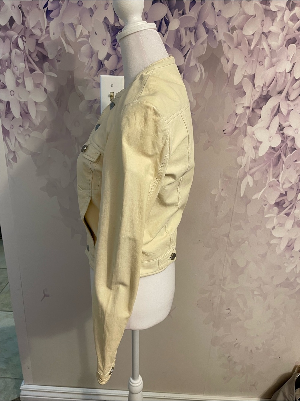 Lamarque Cream Button-Front Jean Jacket - Picture 3 of 9